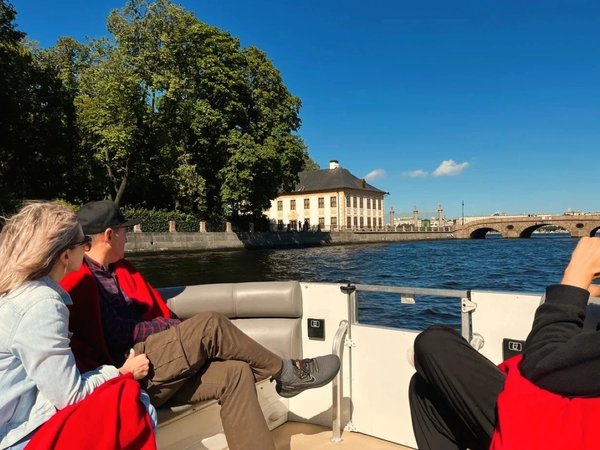 Вдоль Петроградской стороны на индивидуальной водной прогулке - фото 2