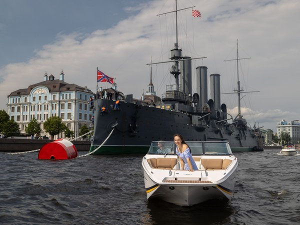 Путешествие по Неве и каналам на большом катере - фото 2