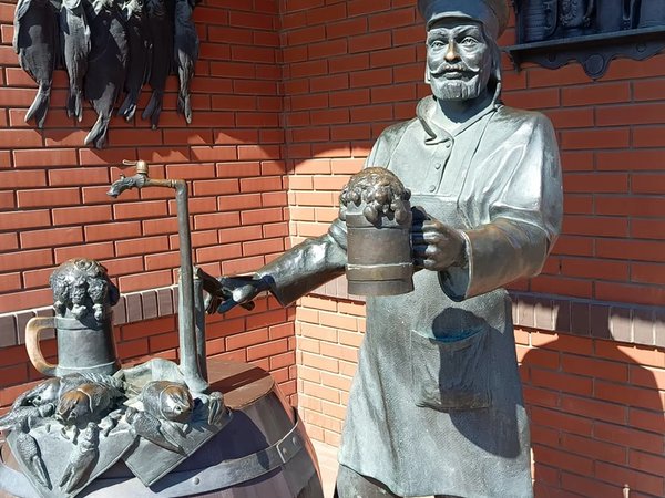 Обзорная прогулка по Самаре с посещением легендарного бара (18+) - фото 1