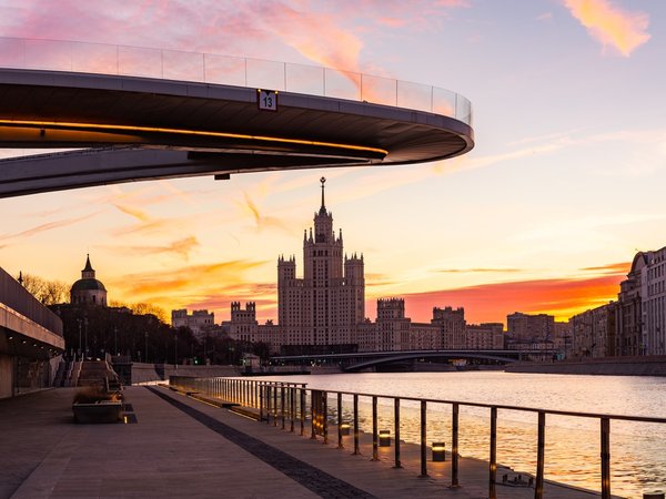 Рассветная Москва: вы, город и его история