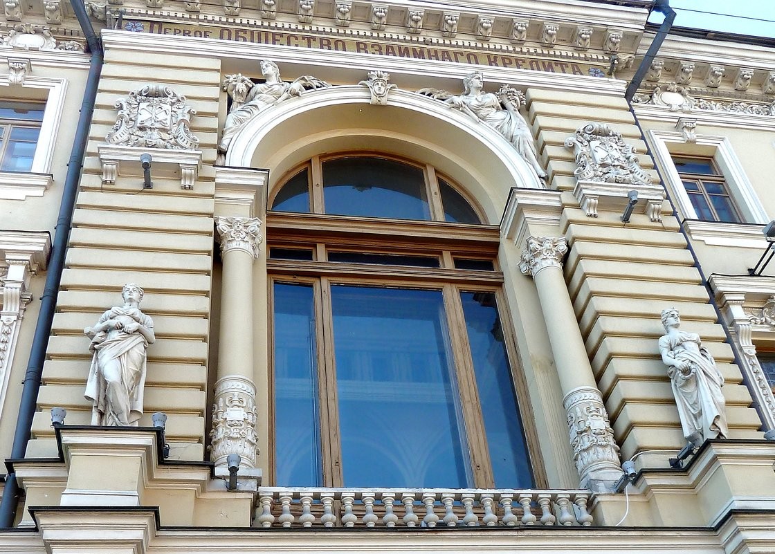 Тайными тропами по центру Петербурга