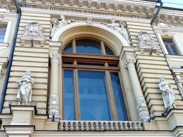 Тайными тропами по центру Петербурга