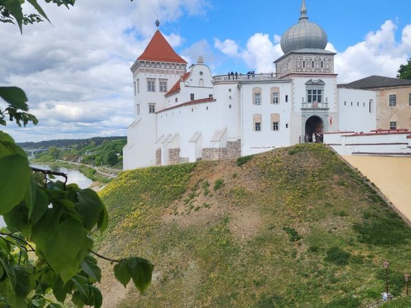 Индивидуальное путешествие во времени: Несвиж, Мир, Гродно и Минск - фото 2
