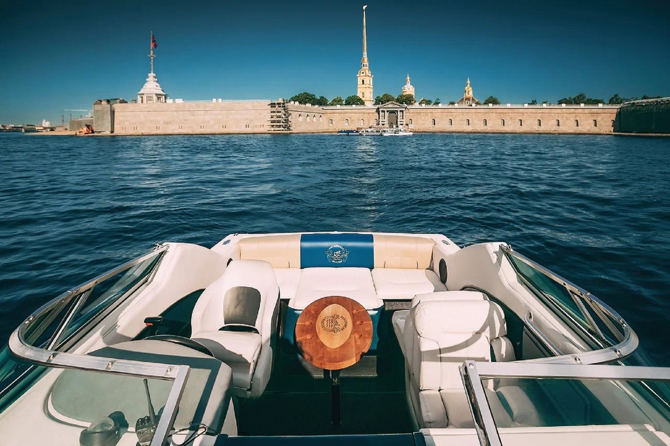 Дневная прогулка по рекам и каналам Петербурга