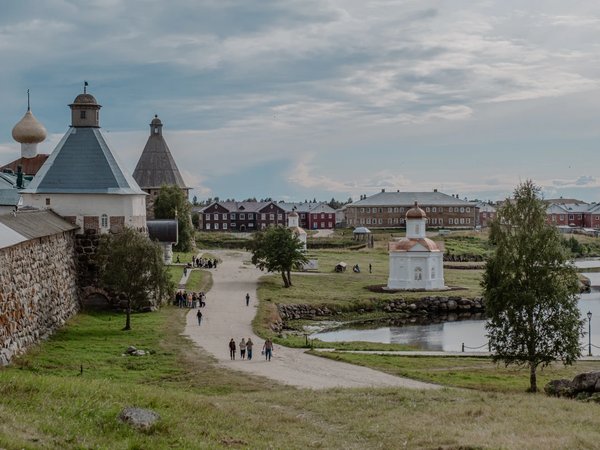 Путешествие на Соловки: погружение в историю, прогулки на катере, лодке и пешком - фото 1