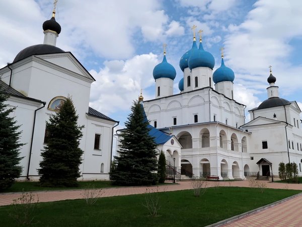 В Высоцкий и Владычний монастыри с гидом-психологом из Москвы - фото 1