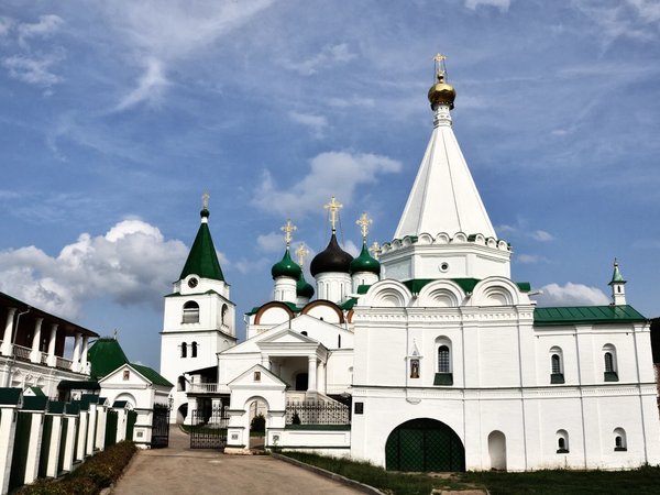 Уроки истории в Печерском монастыре: Рюриковичи и Романовы - фото 1