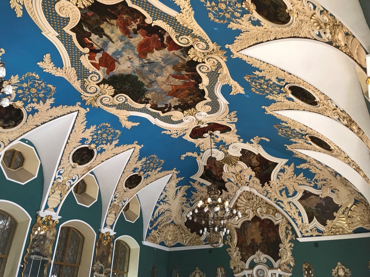 Путешествие в пространстве и времени: метро «Комсомольская»