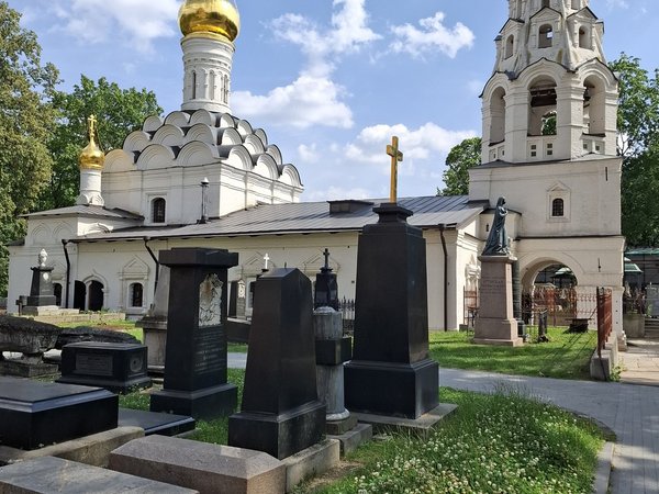 Некрополь Пушкиных в Донском монастыре - фото 1