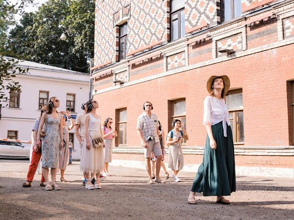 Иммерсивная прогулка по Москве «Город счастливых» - фото 1