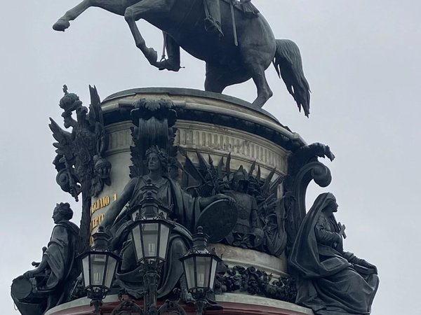 Архитектура и история города на Неве: обзорная экскурсия по Петербургу - фото 2