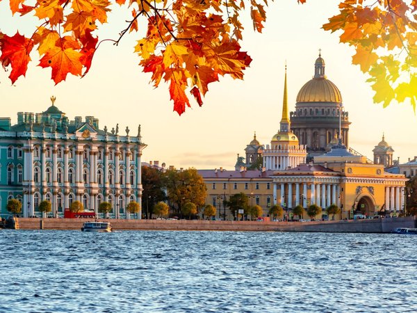 Прогулка по набережным Петербурга