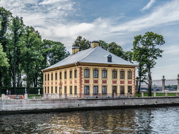 Романовы без трона: групповая прогулка по Дворцовой набережной - фото 2