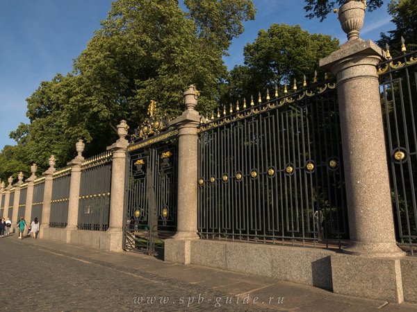 Романовы без трона: групповая прогулка по Дворцовой набережной - фото 4