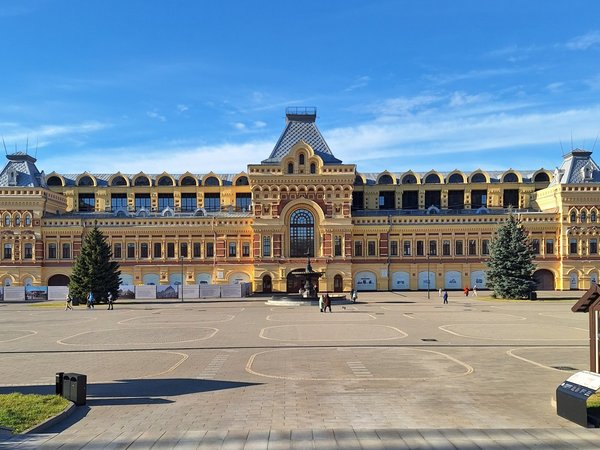 Ярмарка контрастов в Нижнем Новгороде: две грани, два мира, две реки - фото 1