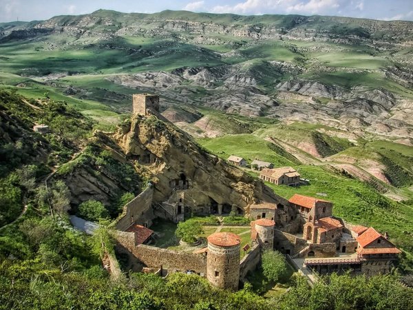 Пещерный монастырь Давид-Гареджи и Ниноцминда — из Тбилиси - фото 1