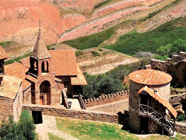 Пещерный монастырь Давид-Гареджи и Ниноцминда — из Тбилиси - фото 3