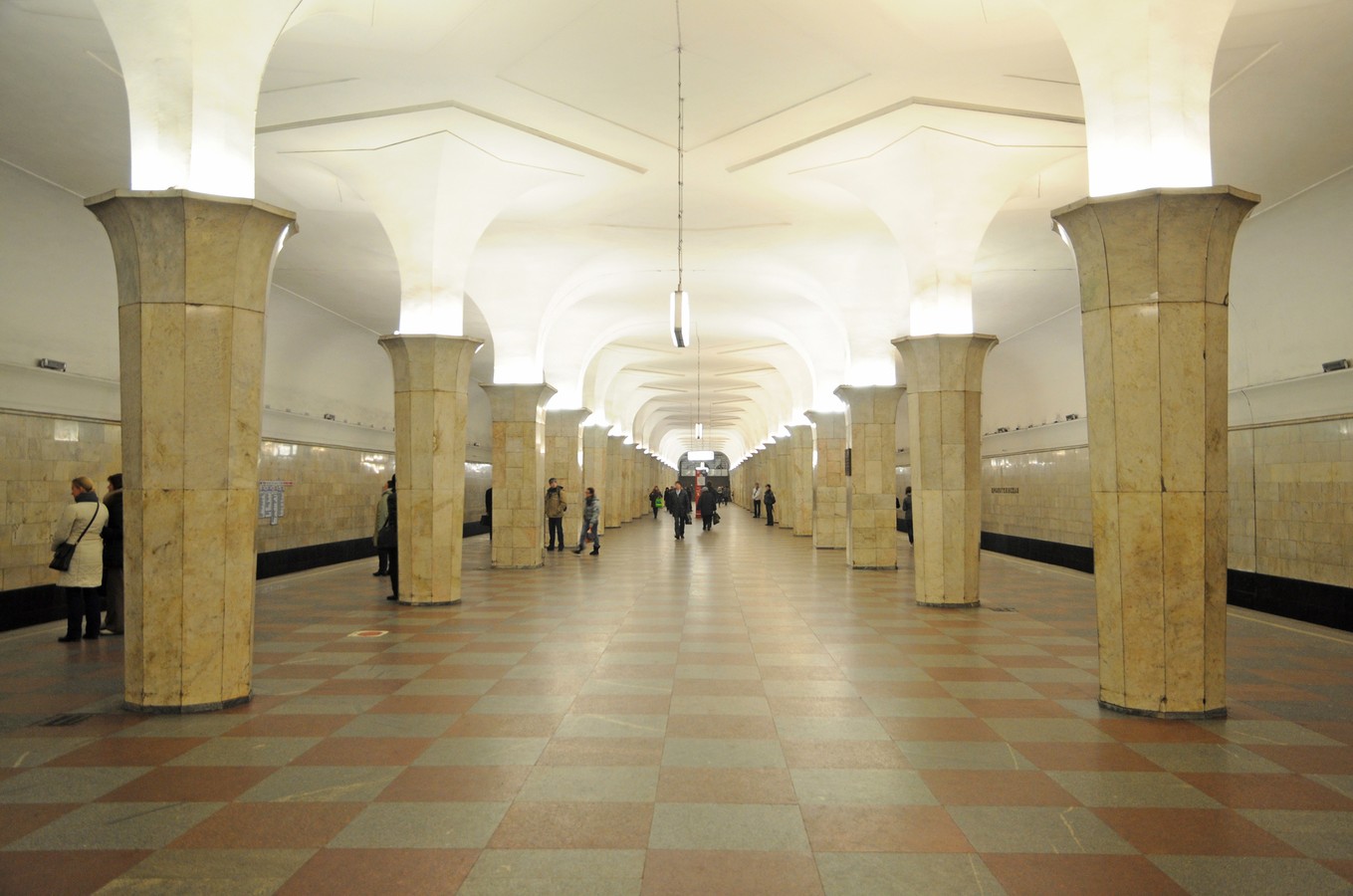 Сквозь землю и время: 90 лет истории московского метро