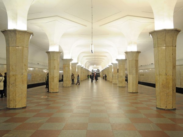 Сквозь землю и время: 90 лет истории московского метро
