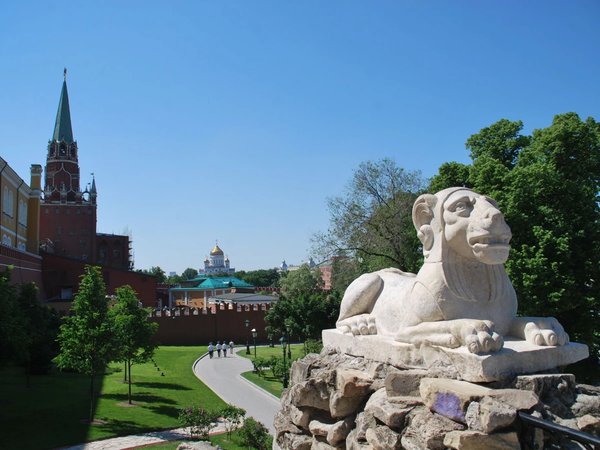 Экскурсия с заданиями для детей 6-11 лет по Александровскому саду