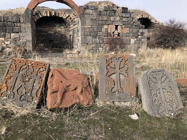 Пешком к заброшенному монастырю Авуц Тар — из Еревана - фото 1