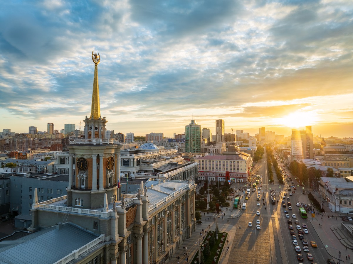 «По Главной улице с оркестром!» — в хорошем настроении по Екатеринбургу