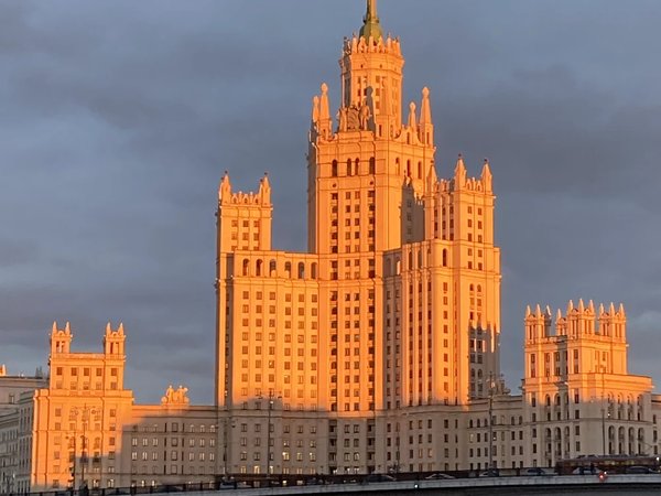 Кремлёвский, Золотой, Болотный: московский остров Балчуг - фото 1