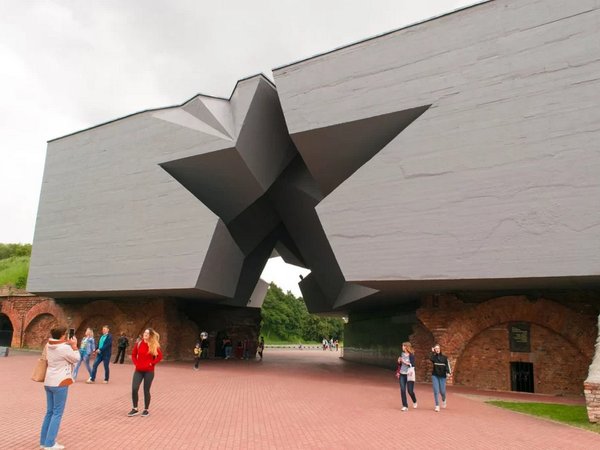 Трансфер из Минска в Коссовский замок, Брест и Брестскую крепость - фото 2