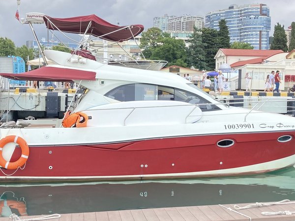 Морская прогулка в Сочи на двухпалубной испанской яхте