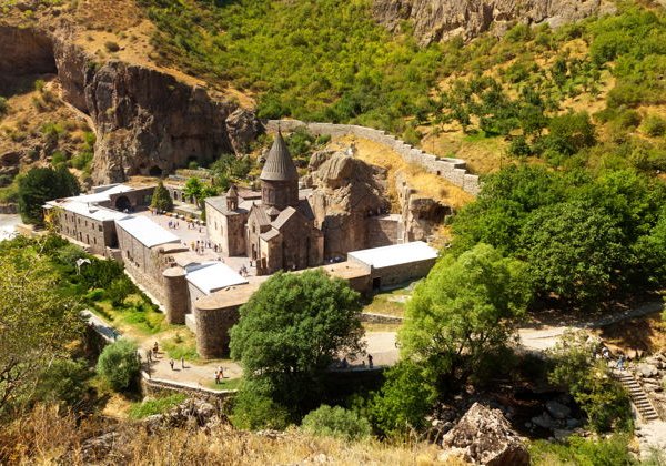 Храм Гарни, ущелье Симфония камней, монастырь Гегард, озеро Севан - фото 4