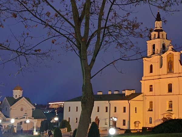 По вечернему Минску: проспект, набережная, улицы и переулки - фото 4