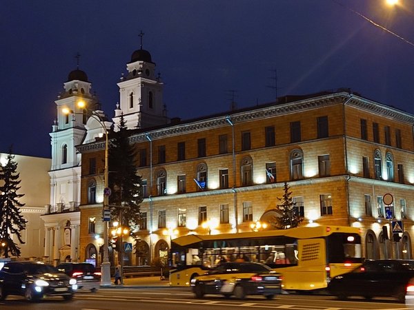 По вечернему Минску: проспект, набережная, улицы и переулки - фото 2