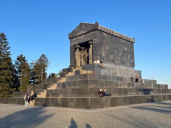 Из Белграда к горе Авала: памятник Неизвестному герою + телебашня