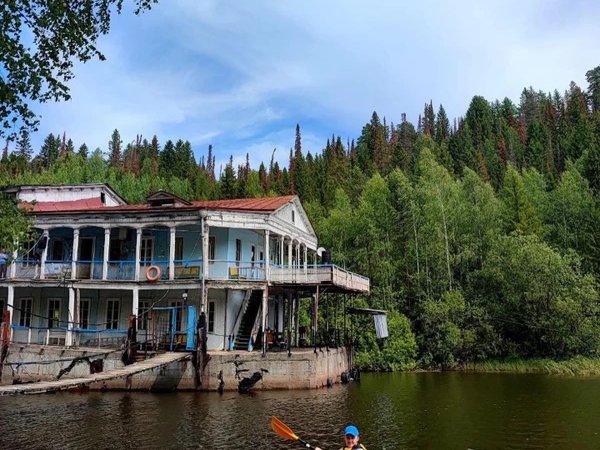 На каяках — к затаившемуся дебаркадеру в Хохловке