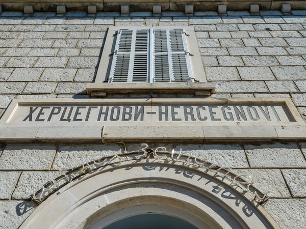 Херцег-Нови — самый молодой из старых городов Боко-Которской бухты - фото 1
