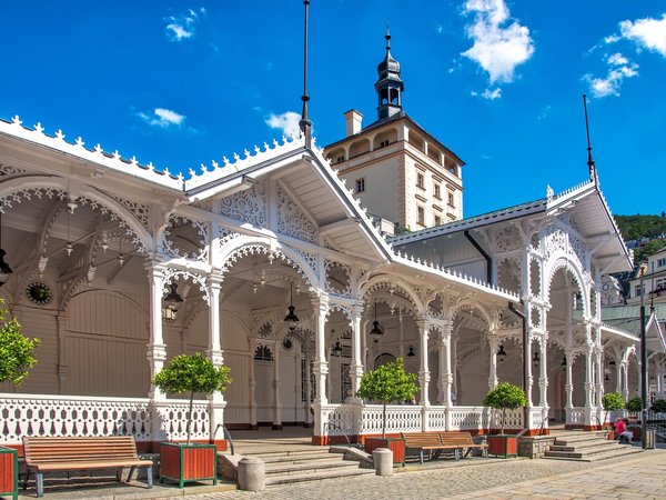 Легенды замка Локет и курортная гармония Карловых Вар — из Праги - фото 1