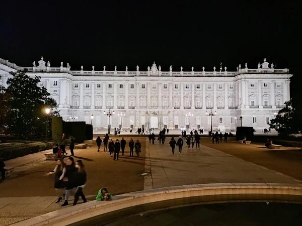 По ночному Мадриду — на автомобиле с панорамной крышей - фото 2