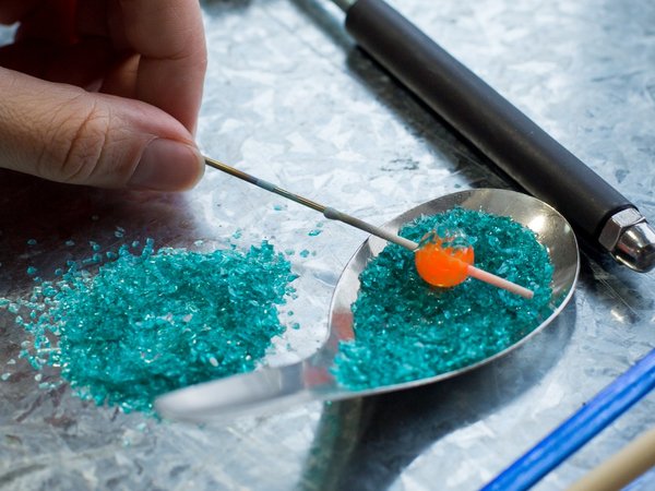 Мастер-класс по работе со стеклом «Моя первая бусина» — в Новосибирске - фото 2