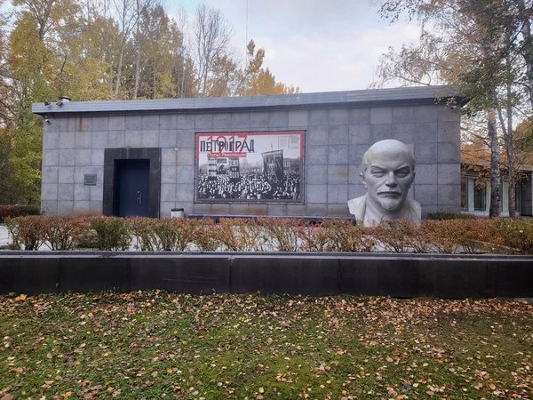 Крушение империи — от дач эпохи модерна до истоков Страны Советов - фото 1