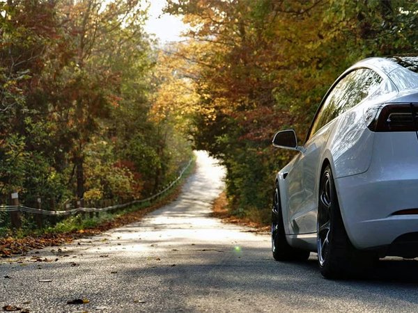 По древним и красивым местам Армении — на электромобиле Tesla