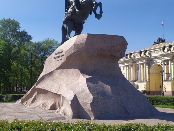 Сердце империи: главные площади Петербурга - фото 4