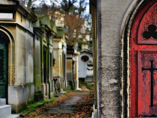 Кладбище Пер-Лашез: иезуиты, мистика, традиции и суеверия