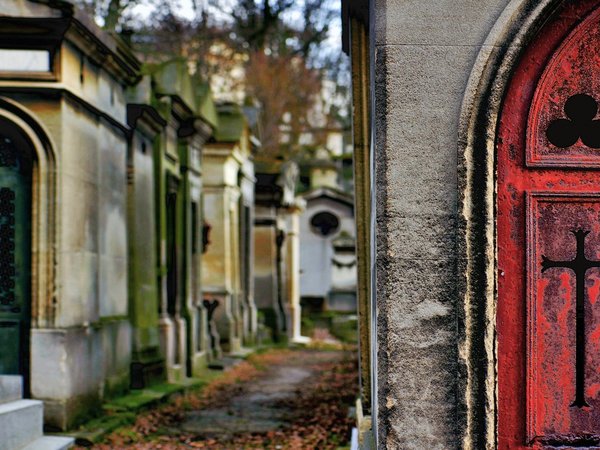 Кладбище Пер-Лашез: иезуиты, мистика, традиции и суеверия - фото 1
