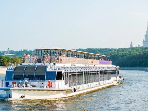 Концерт «Золотые хиты 80-90-х» — на панорамном теплоходе River Palace - фото 1