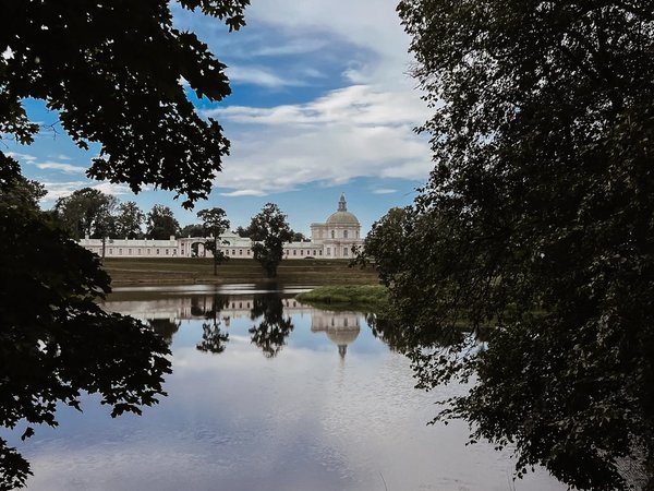 Автомобильная экскурсия в Петергоф и Ораниенбаум - фото 1