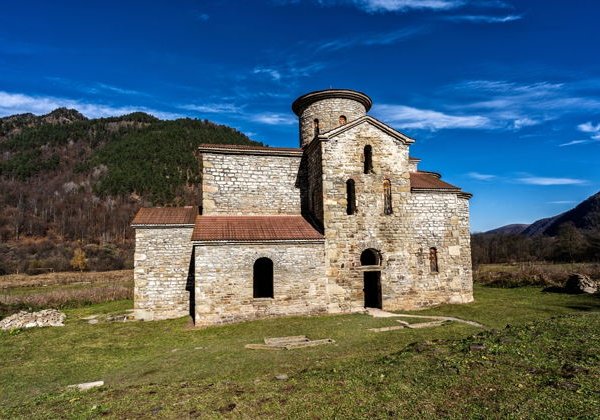 Архыз: Гумбаши, Шоанинский храм и горнолыжный курорт (из Кисловодска) - фото 2