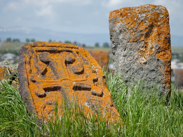 От Севана до Джермука: хачкары, караван-сарай и винные традиции (из Еревана) - фото 1