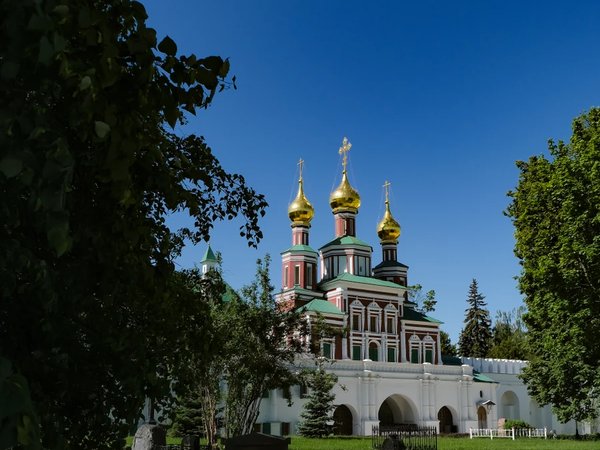 Новодевичье кладбище и Новодевичий монастырь: имена, легенды, судьбы - фото 2