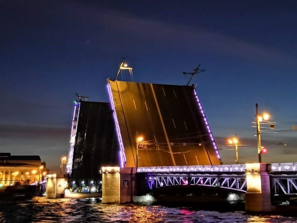 Петербург по-царски: ночная прогулка на кораблике - фото 4