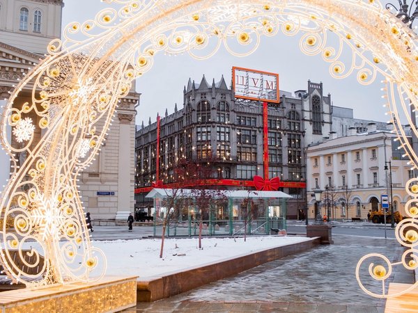 Семейное путешествие в Москву: прогулка с фонарщиком, детективная экскурсия и «Мосфильм»